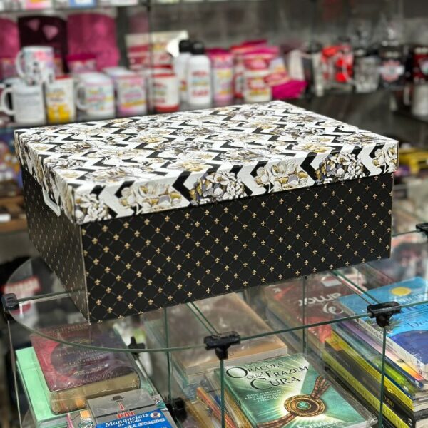 REF:4506 CAIXA QUADRADA FLORAL PRETO E BRANCO G 42x31,5x16CM