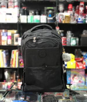 MOCHILA PRETO SACRAY COM POMPOM