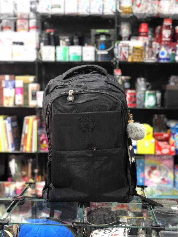 MOCHILA PRETO SACRAY COM POMPOM