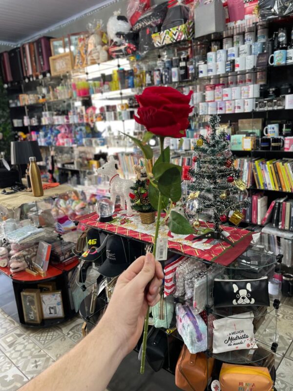 BOTÃO DE ROSA VERMELHA FLOR ARTIFICIAL TAMANHO M - Imagem 2