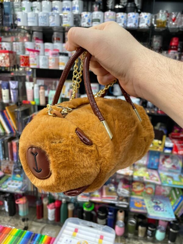 BOLSA FEMININA DE PELÚCIA CAPIVARA