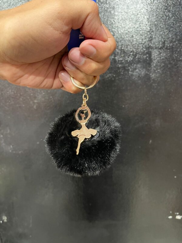 CHAVEIRO POMPOM COM BAILARINA PRETO