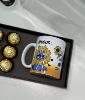 CESTA CANECA DE PORCELANA COM 6 FERREROS AMIGOS SÃO FLORES
