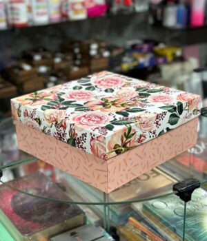 REF:21005 CAIXA QUADRADA FLORAL ROSA M 21x21x8,5CM