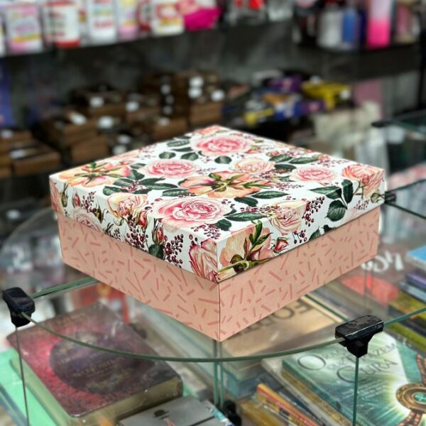 REF:21005 CAIXA QUADRADA FLORAL ROSA M 21x21x8,5CM