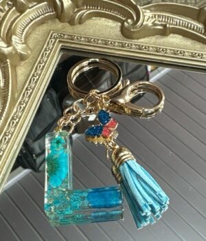 CHAVEIRO DE RESINA | LETRA L | AZUL CLARO