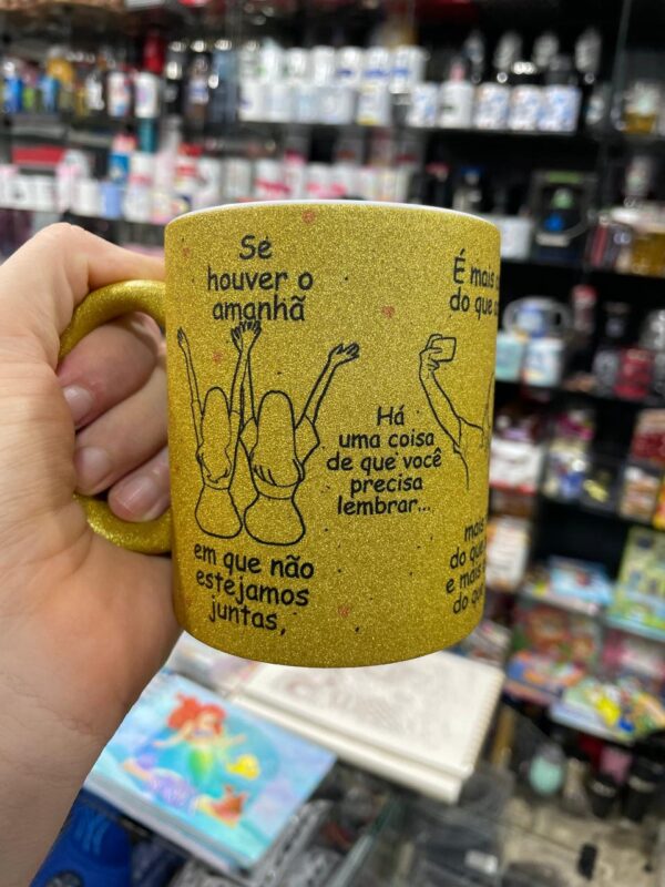CANECA GLITTER DOURADA AMIGAS SE HOUVER O AMANHÃ