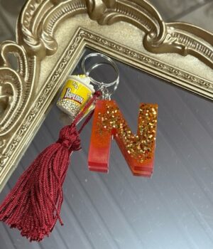 CHAVEIRO DE RESINA | LETRA N | TASSEL VINHO
