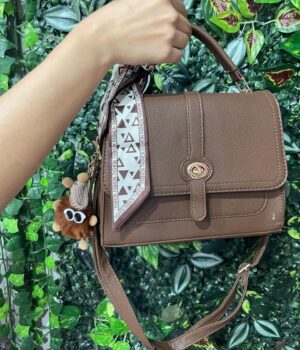 BOLSA FEMININA MARROM HAPPY VALLEY COM POMPOM