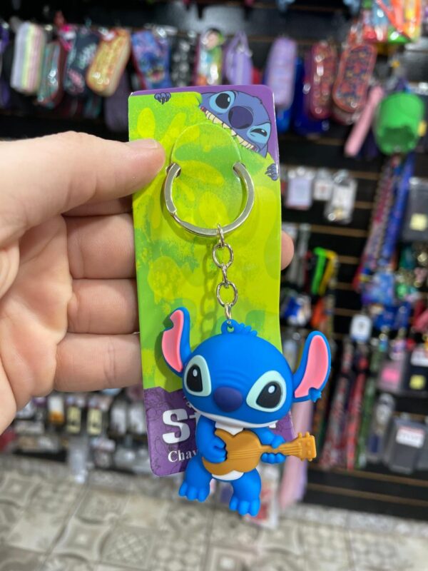 CHAVEIRO STITCH COM VIOLÃO