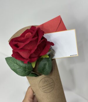 BOTÃO DE ROSA VERMELHA FLOR ARTIFICIAL M COM CARTÃO