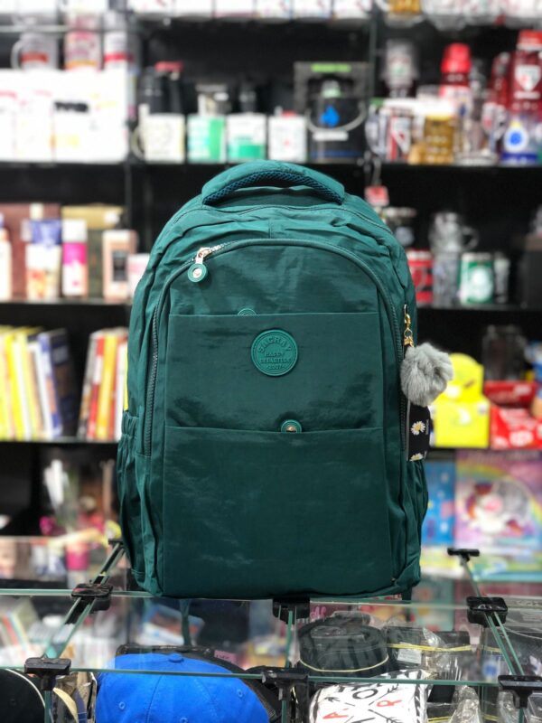MOCHILA VERDE SACRAY COM POMPOM