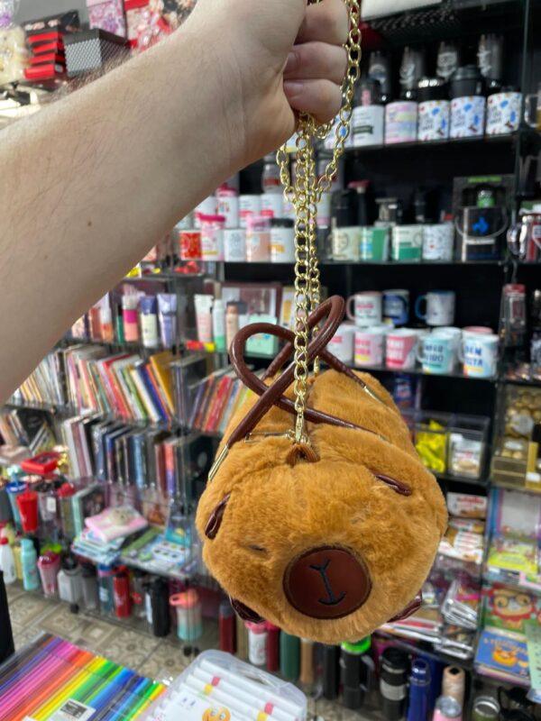 BOLSA FEMININA DE PELÚCIA CAPIVARA - Imagem 2