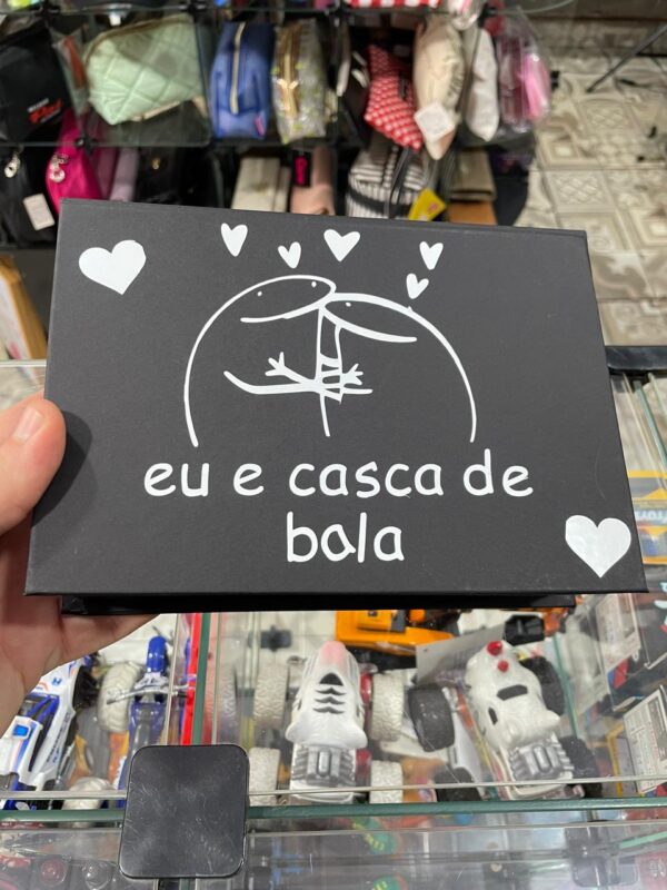 CAIXA ROMÂNTICA EU E CASCA DE BALA COM CHAVEIRO DE PELÚCIA E 2 CHOCOLATES - Imagem 2