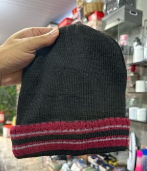 TOUCA ADULTO PRETO COM VERMELHO