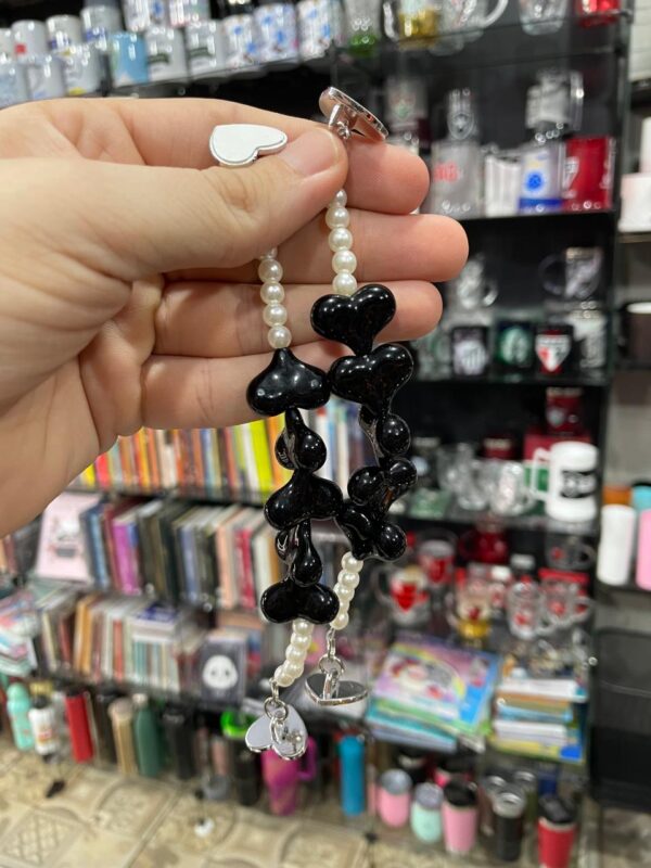 PHONE STRAP CORAÇÕES PRETOS