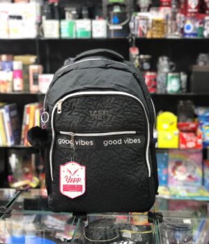 MOCHILA PRETO COM POMPOM YEPP GOOD VIBES
