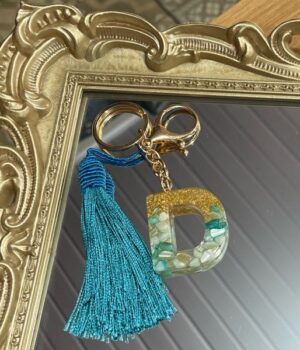 CHAVEIRO DE RESINA | LETRA D | TASSEL AZUL