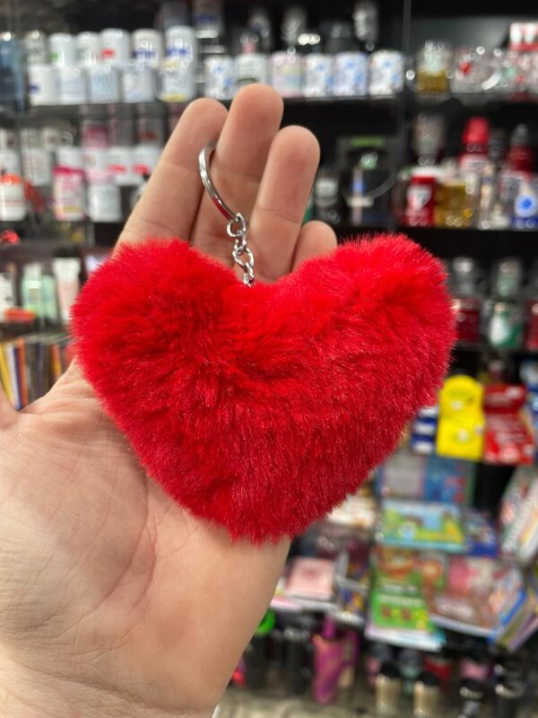 CHAVEIRO POMPOM PELÚCIA FORMATO CORAÇÃO VERMELHO