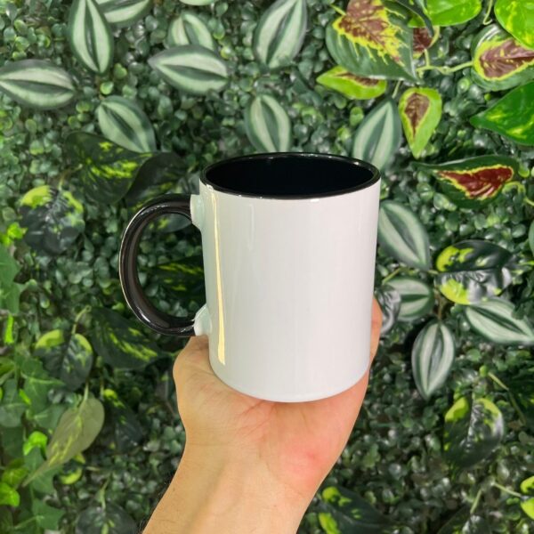 CANECA DE ALÇA E INTERIOR PRETO