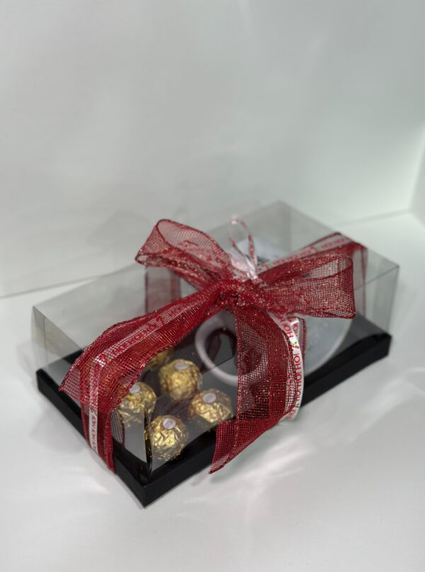 CESTA CANECA DE PORCELANA COM 6 FERREROS STITCH & BANGUELA - Imagem 3