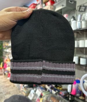 TOUCA ADULTO PRETO COM CINZA