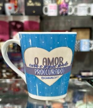 CANECA DE PORCELANA BRANCA | O AMOR SEGUE SENDO PRO(CURADO)