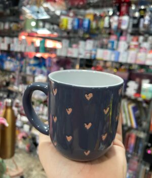 CANECA DE PORCELANA CINZA COM CORAÇÕES