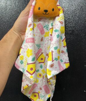 NANINHA RAPOSA COM ABELHINHA