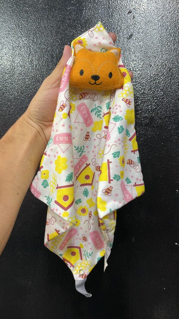 NANINHA RAPOSA COM ABELHINHA