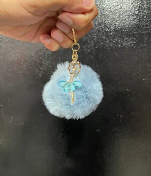 CHAVEIRO POMPOM COM BAILARINA AZUL CLARO