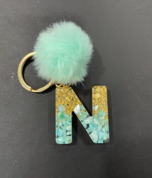 CHAVEIRO DE RESINA LETRA N AZUL COM DOURADO