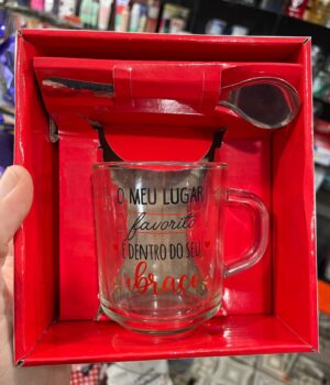 KIT CANECA E COLHER O MEU LUGAR FAVORITO É DENTRO DO SEU ABRAÇO
