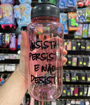 GARRAFA PLÁSTICO ROSA E TAMPA PRETA INSISTA, PERSISTA E NÃO DESISTA 1000ML