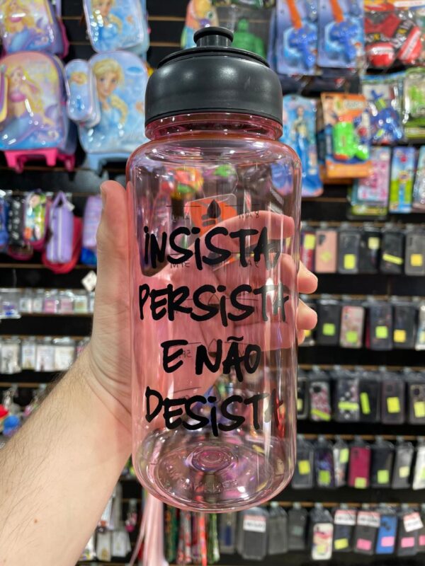 GARRAFA PLÁSTICO ROSA E TAMPA PRETA INSISTA, PERSISTA E NÃO DESISTA 1000ML