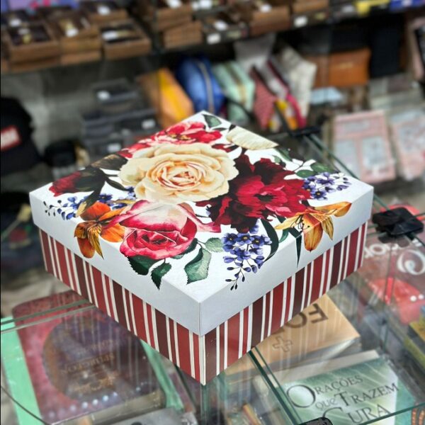 REF:21006 CAIXA QUADRADA FLORAL LISTRAS VERTICAIS M 21x21x8,5CM