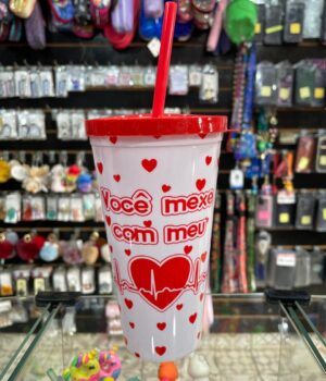 COPO COM CANUDO BRANCO VOCÊ MEXE COM MEU CORAÇÃO 600ML