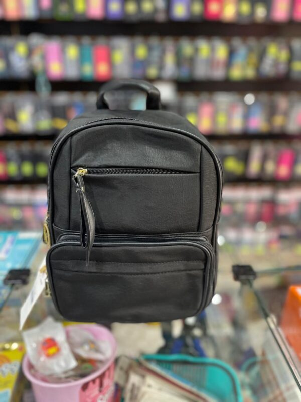 MOCHILA PRETA COURINO PEQUENA