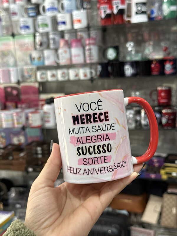 CANECA DE PORCELANA FELIZ ANIVERSÁRIO ALÇA E INTERIOR VERMELHO FLORK - Imagem 2
