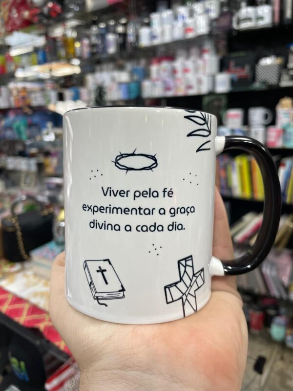CANECA ALÇA E INTERIOR PRETO O JUSTO VIVERÁ PELA FÉ