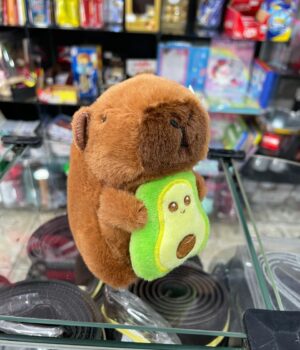 CHAVEIRO DE PELÚCIA CAPIVARA COM KIWI