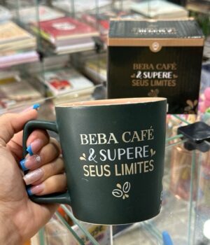 CANECA PORCELANA BEBA CAFÉ & SUPERE SEUS LIMITES 400ML