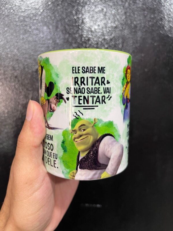 CANECA INTERIOR E ALÇA VERDE ELE TEM UM NARIZ GRANDE SHREK - Imagem 3