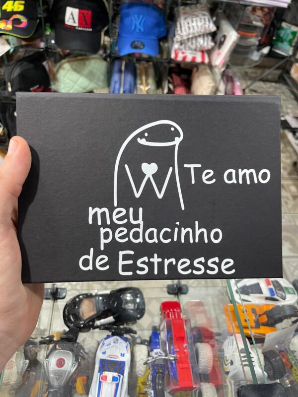 CAIXA ROMÂNTICA TE AMO MEU PEDACINHO DE ESTRESSE COM 1 CHAVEIRO STITCH E 2 CHOCOLATES - Image 2