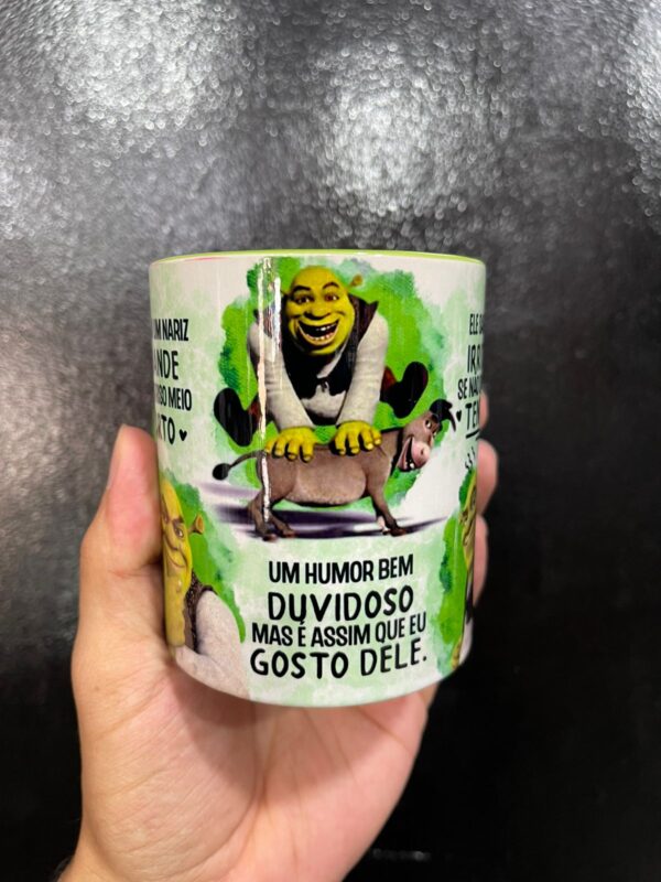 CANECA INTERIOR E ALÇA VERDE ELE TEM UM NARIZ GRANDE SHREK - Imagem 2