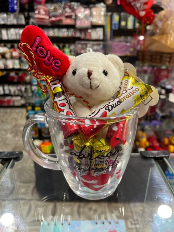 KIT COM CANECA, CHAVEIRO DE URSINHO E CHOCOLATES