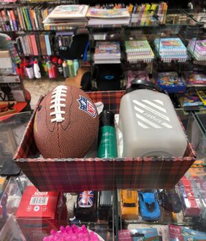 CESTA COM BOLA NFL, GARRAFA SPORT E BODY SPLASH MALBEC