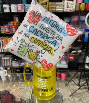 KIT COM ALMOFADA E CANECA DE CERVEJA