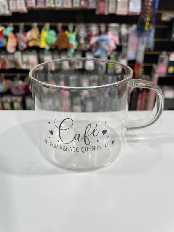 CANECA DE VIDRO CAFÉ EM UM ABRAÇO QUENTINHO