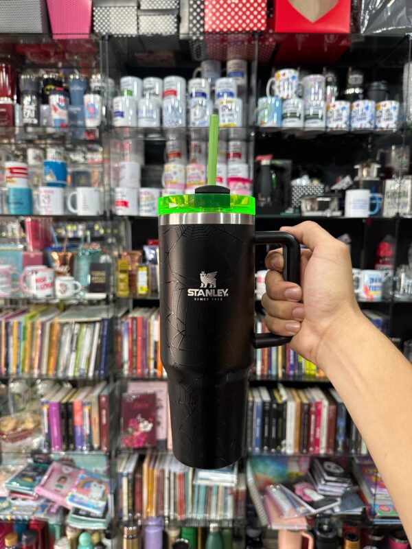 COPO COM CANUDO 1,2L PRETO HOMEM ARANHA